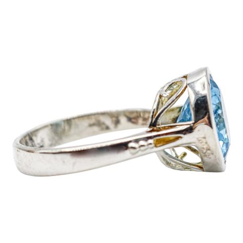 ANILLO CON TOPACIO AZUL