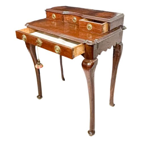 MUEBLE ESCRITORIO ESTILO REINA ANA PRIMERA MITAD SIGLO XIX