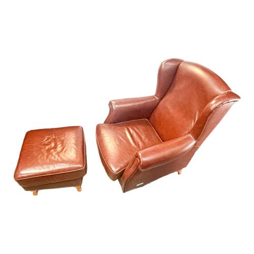 PAREJA DE SILLONES OREJEROS Y PUFF