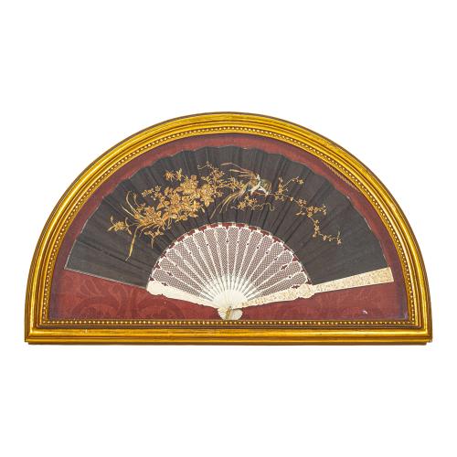 ABANICO CON ABANIQUERA ORIENTAL DE FINALES DEL S.XIX