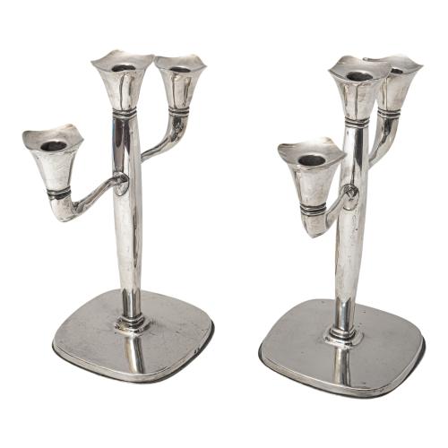 PAREJA DE CANDELABROS DE PLATA  DEL ÚLTIMI TERCIO S. XX