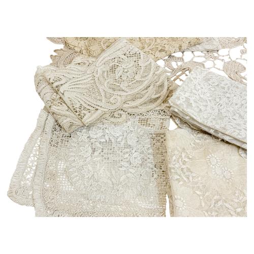 CONJUNTO DE PIEZAS DE GANCHILLO Y ENCAJE