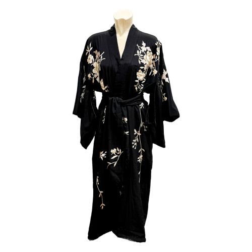 BATA TIPO KIMONO DE LA SEGUNDA MITAD DEL SIGLO XX