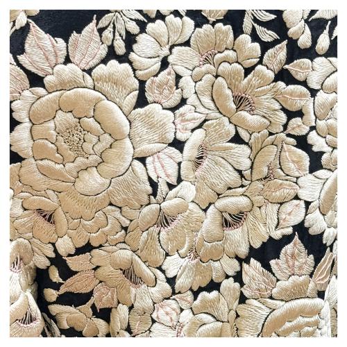 BATA TIPO KIMONO DE LA SEGUNDA MITAD DEL SIGLO XX