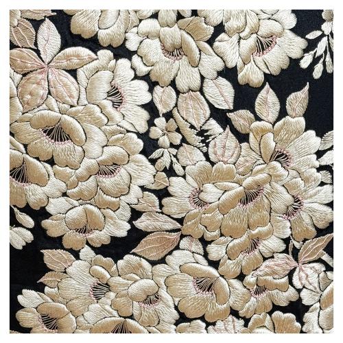 BATA TIPO KIMONO DE LA SEGUNDA MITAD DEL SIGLO XX