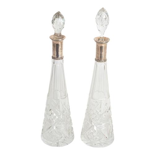 PAREJA DE BOTELLAS LICORERAS DEL PRIMER CUARTO DEL S.XX