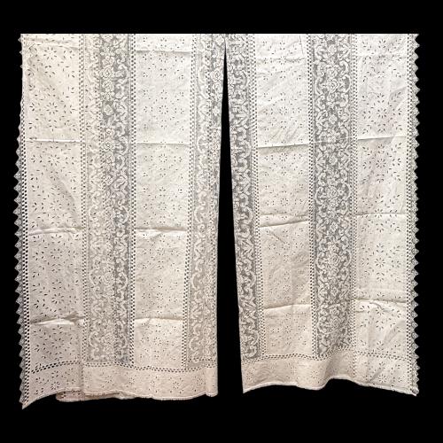 PAREJA DE CORTINAS DE MEDIADOS DEL SIGLO XX