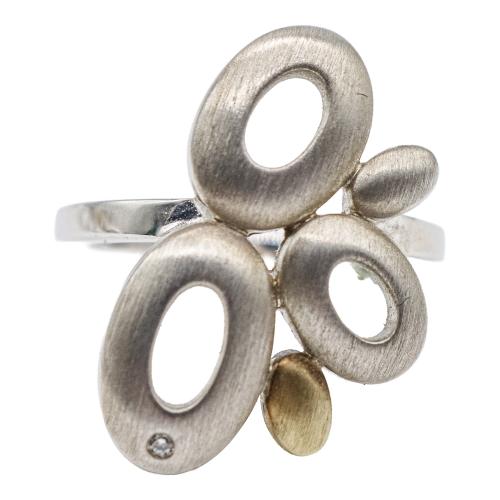 ANILLO DE DISEÑO CON UN BRILLANTE