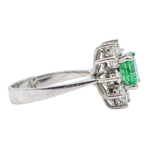 ANILLO ROSETÓN CON ESMERALDA Y BRILLANTES