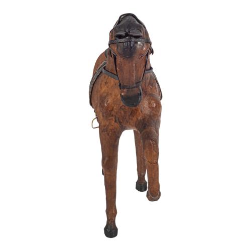 CABALLO CON MONTURA DEL ÚLTIMO CUARTO DEL S.XX