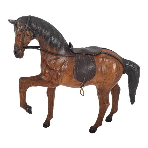 CABALLO CON MONTURA DEL ÚLTIMO CUARTO DEL S.XX