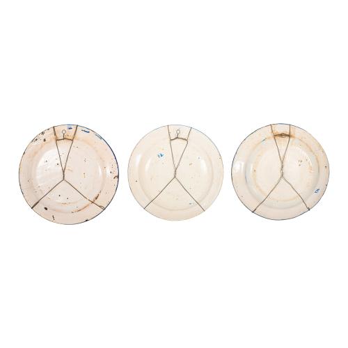 CONJUNTO DE PLATOS DE CERÁMICA DE MANISES DEL SIGLO XIX
