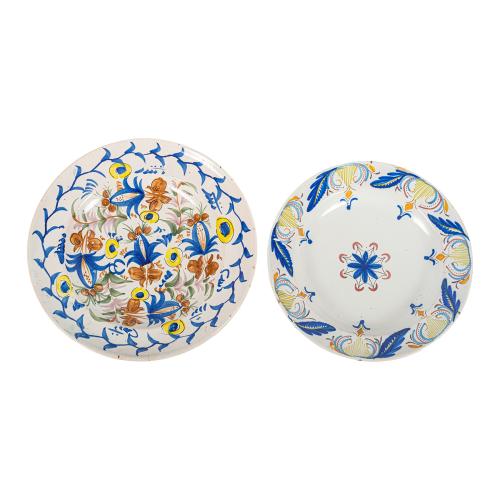 PAREJA DE PLATOS DE MANISES DE PPS. DEL S.XX