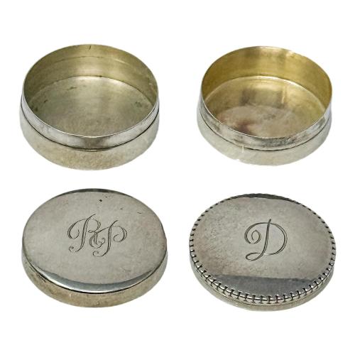 DOS CAJITAS PASTILLERO EN PLATA DE MEDIADOS DE S. XX