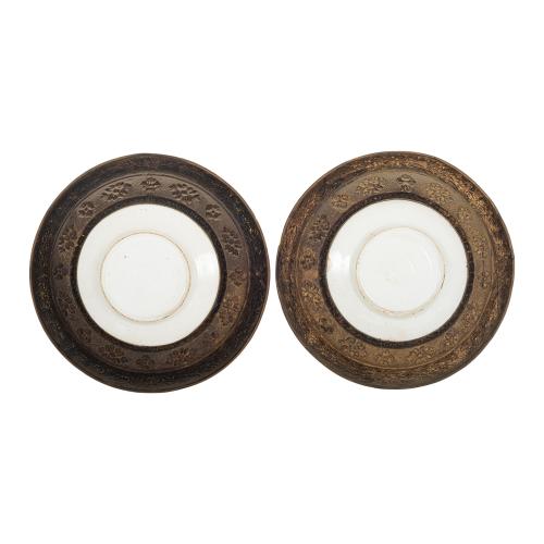 PAREJA DE PLATOS DECORATIVOS CIRCA 1900