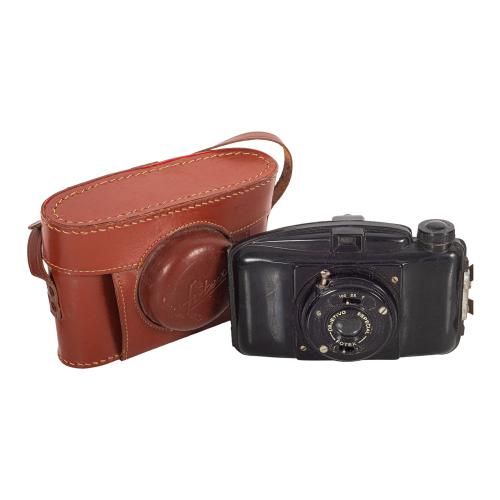 LOTE DE TRES CÁMARAS FOTOGRÁFICAS DE LA PRIMERA MITAD S. XX