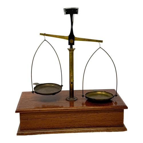 BALANZAS DE PRECISICIÓN DEL PRIMER TERCIO S.XX