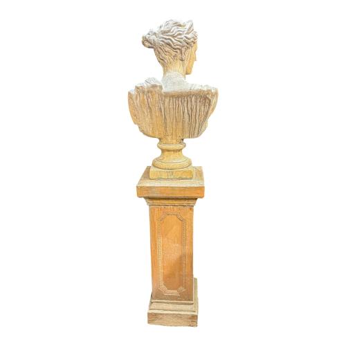 BUSTO DE DAMA CLÁSICA SOBRE PEANA DE MEDIADOS DEL S.XX