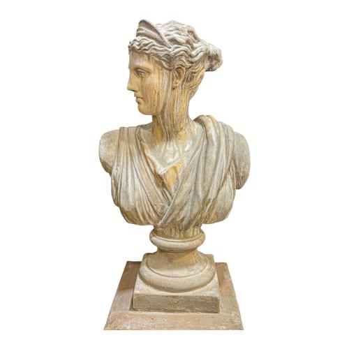 BUSTO DE DAMA CLÁSICA SOBRE PEANA DE MEDIADOS DEL S.XX