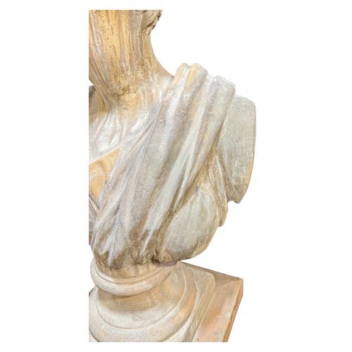 BUSTO DE DAMA CLÁSICA SOBRE PEANA DE MEDIADOS DEL S.XX