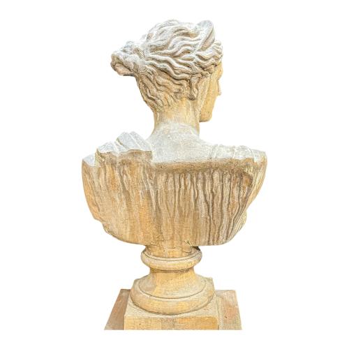 BUSTO DE DAMA CLÁSICA SOBRE PEANA DE MEDIADOS DEL S.XX