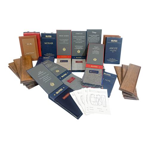 COLECCIÓN DE MUESTRARIOS DE TEJIDOS Y TABLILLAS PARA TELAS