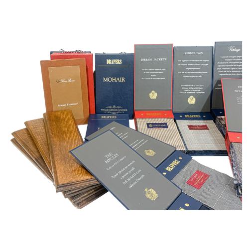 COLECCIÓN DE MUESTRARIOS DE TEJIDOS Y TABLILLAS PARA TELAS