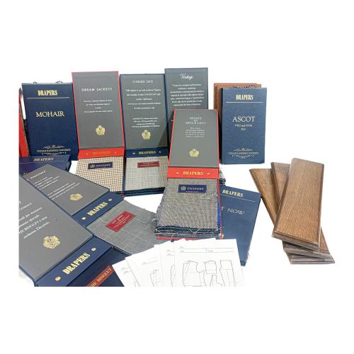 COLECCIÓN DE MUESTRARIOS DE TEJIDOS Y TABLILLAS PARA TELAS