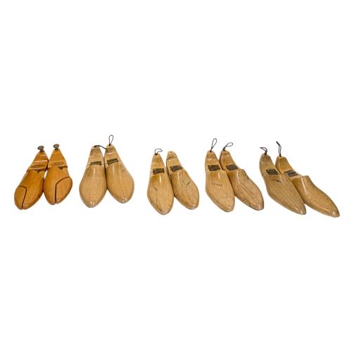 CONJUNTO DE PARES DE ORMAS DE ZAPATOS