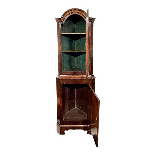 PEQUEÑO MUEBLE INGLÉS RINCONERO DEL SIGLO XIX