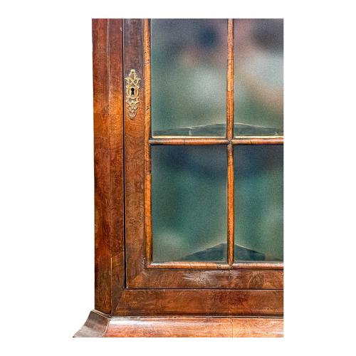 PEQUEÑO MUEBLE INGLÉS RINCONERO DEL SIGLO XIX