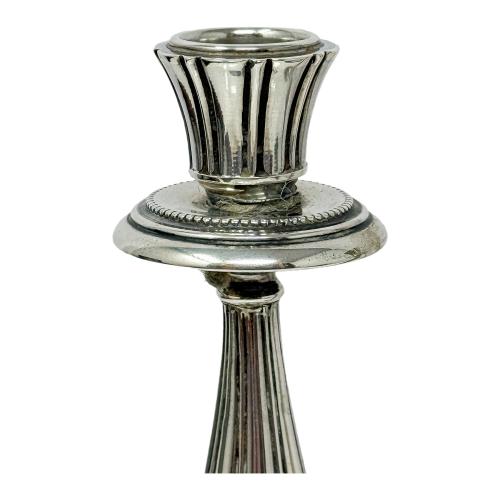 PAREJA DE CANDELEROS DE PLATA DE MEDIADOS DE SIGLO XX