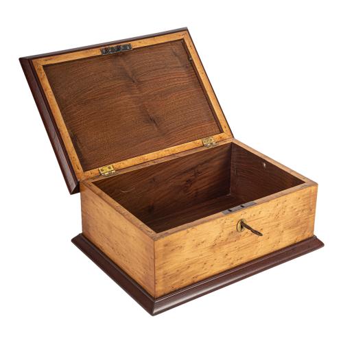 CAJA DE FINALES DEL S.XIX