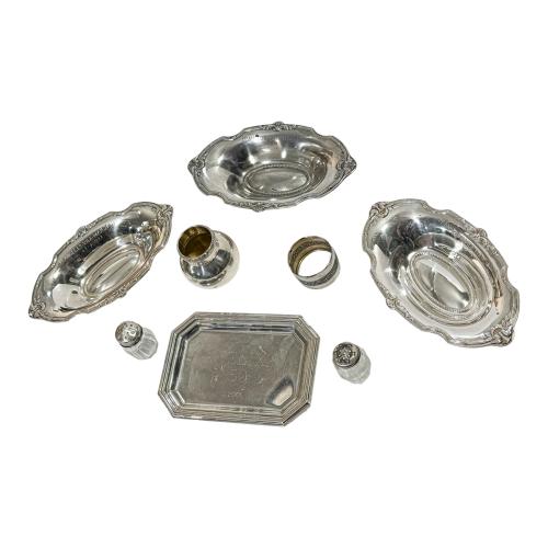 CONJUNTO DE PIEZAS VARIADAS DE PLATA DE MEDIADOS DE SIGLO XX