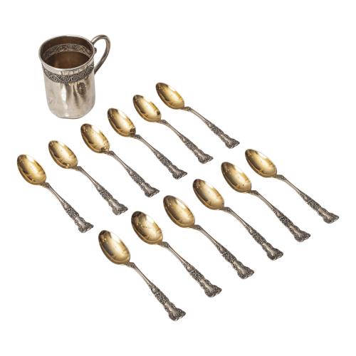 CONJUNTO DE 12 CUCHARITAS Y TACITA DE MEDIADOS DE SIGLO XX