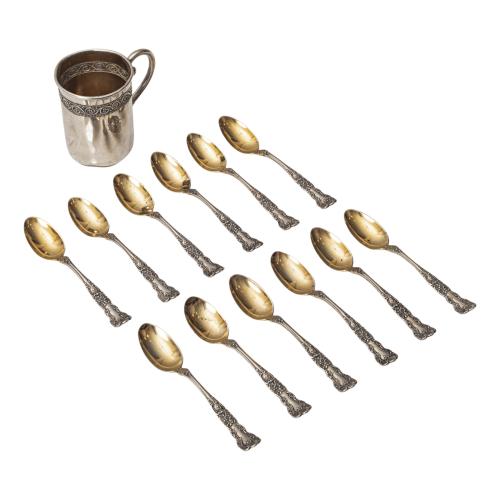 CONJUNTO DE 12 CUCHARITAS Y TACITA DE MEDIADOS DE SIGLO XX