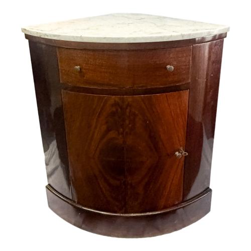MUEBLE ESQUINERO DEL ÚLTIMO CUARTO DE SIGLO XIX