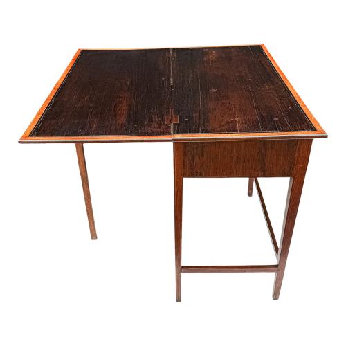 MESA DE JUEGO DEL ÚLTIMO TERCIO DE SIGLO XIX