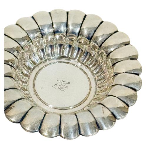 DOS CENTROS DE MESA DE PLATA DE MEDIADOS DE S. XX