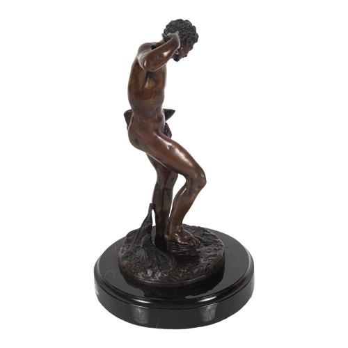 FIGURA DE FAUNO DANZANDO CON PLATILLOS