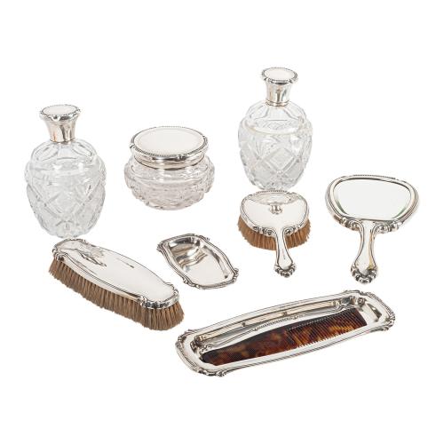 JUEGO DE TOCADOR EN PLATA Y CRISTAL DE MEDIADOS DEL S.XX