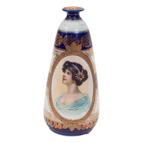 PEQUEÑO JARRÓN EN PORCELANA DEL PRIMER TERCIO S.XX