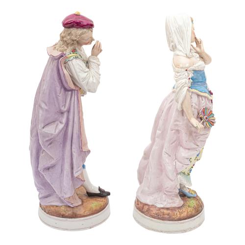 PAREJA DE FIGURAS DE PORCELANA DEL SIGLO XIX