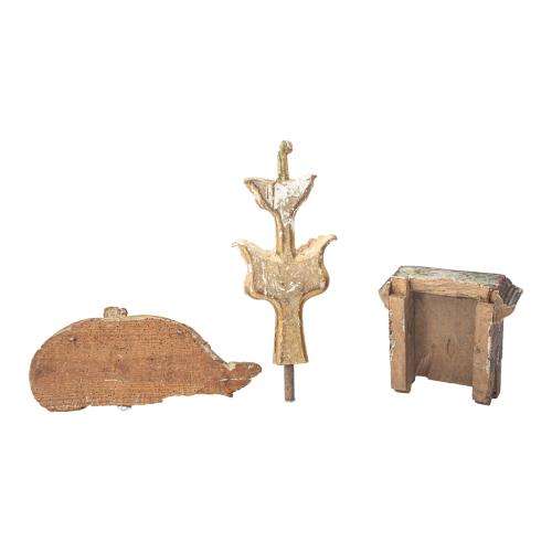 TRES FRAGMENTOS DE TALLA DE ALTAR DEL S. XVIII