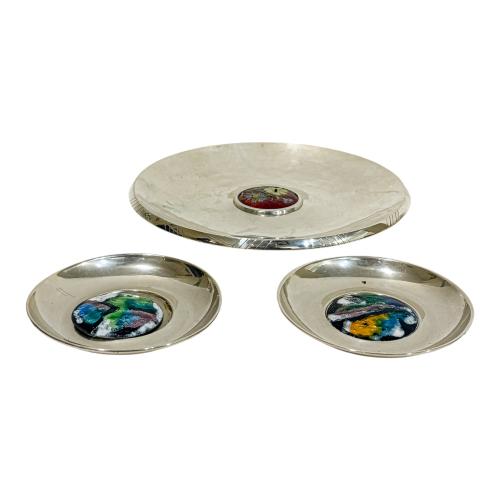 TRES CENTROS DE PLATA Y ESMALTE DEL ÚLTIMO TERCIO S. XX