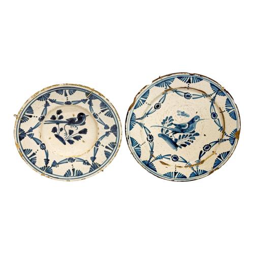 DOS PLATOS CERÁMICA CATALANA DE L'ARRECADA, CIRCA 1800