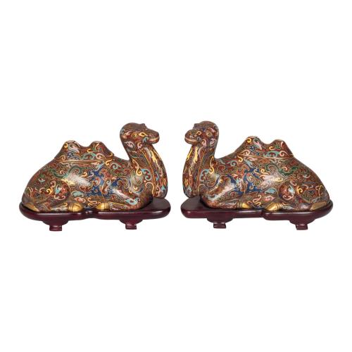 PAREJA DE FIGURAS ORIENTALES DEL ÚLTIMO TERCIO S.XX