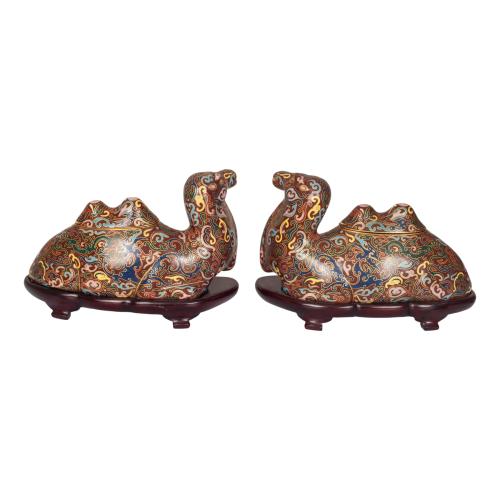 PAREJA DE FIGURAS ORIENTALES DEL ÚLTIMO TERCIO S.XX