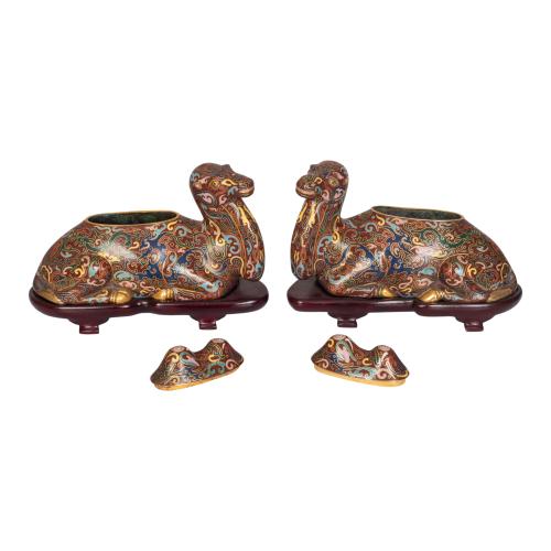 PAREJA DE FIGURAS ORIENTALES DEL ÚLTIMO TERCIO S.XX