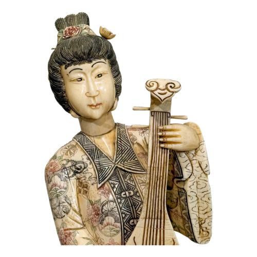 FIGURA ORIENTAL DEL ÚLTIMO CUARTO DEL S.XX